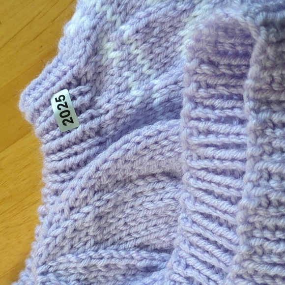 Child's Fair Isle Crewneck Pullover With Matching Toque - Acrylic - New - Picture 5 of 7